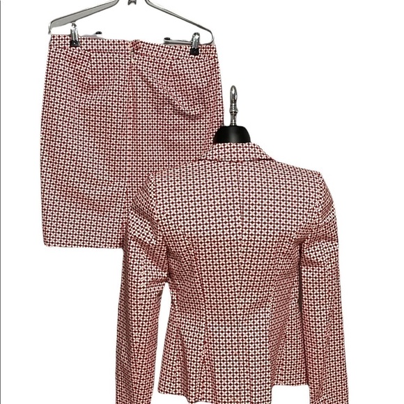 Dresses 3 for $50
Women's MEXX Red Geometric Lined Suit Blazer 4 Lined Shirt 6 - Picture 2 of 5